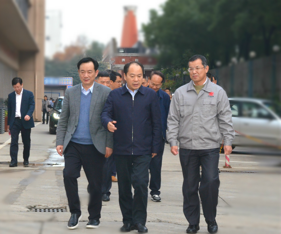江西省工信廳黨組書記、廳長(zhǎng)楊貴平調(diào)研參觀四特酒公司