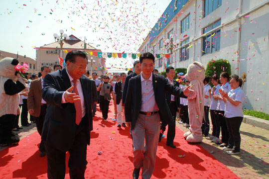 同發(fā)展，共超越，向更具成長(zhǎng)力與戰(zhàn)斗力的行業(yè)領(lǐng)軍企業(yè)邁進(jìn)