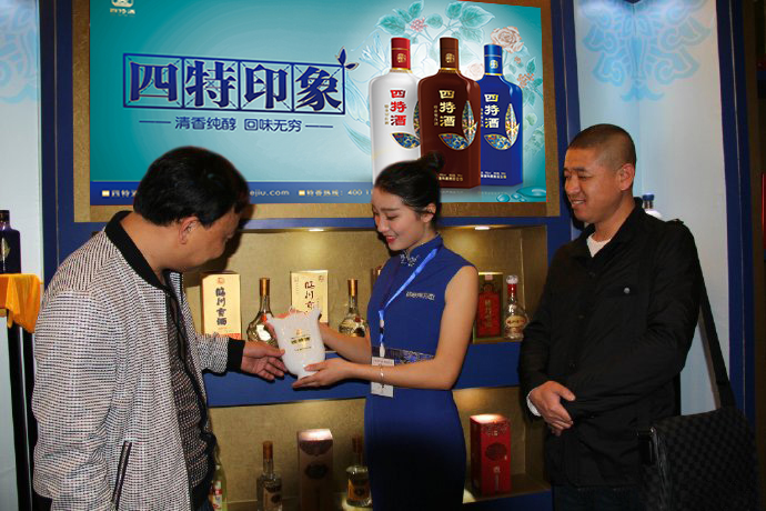 我司印象系列、紅錦瓷系列兩大新品亮相春季糖酒會